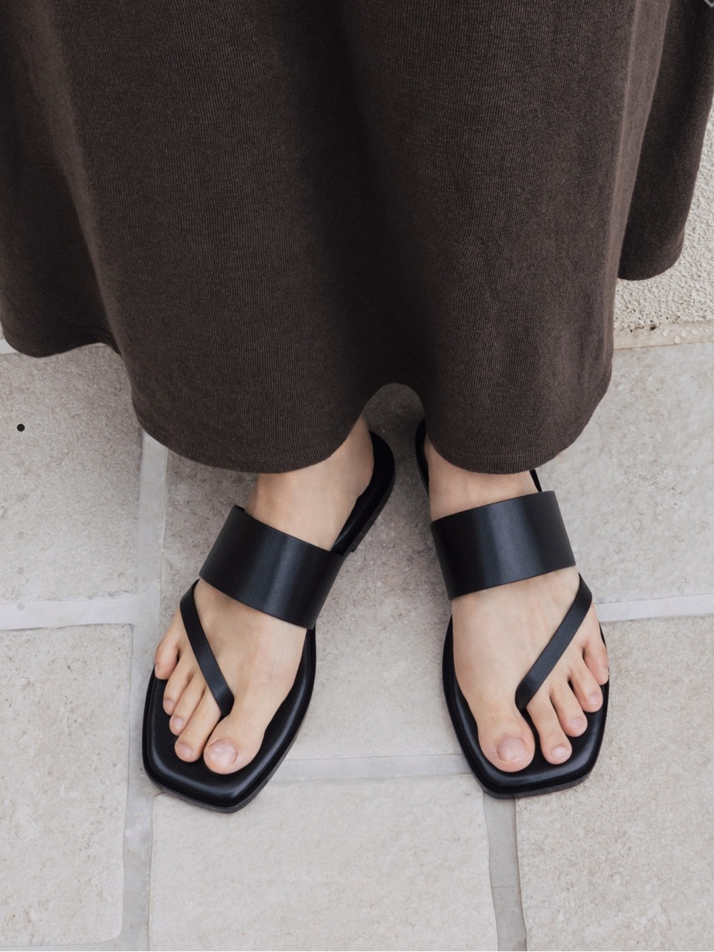 CUEREN EZE 04 Sandals Modern square-toe thong sandals. Fits like US8.5-9 NEW